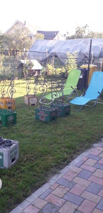 Vând cinci bucați de $ din fier.