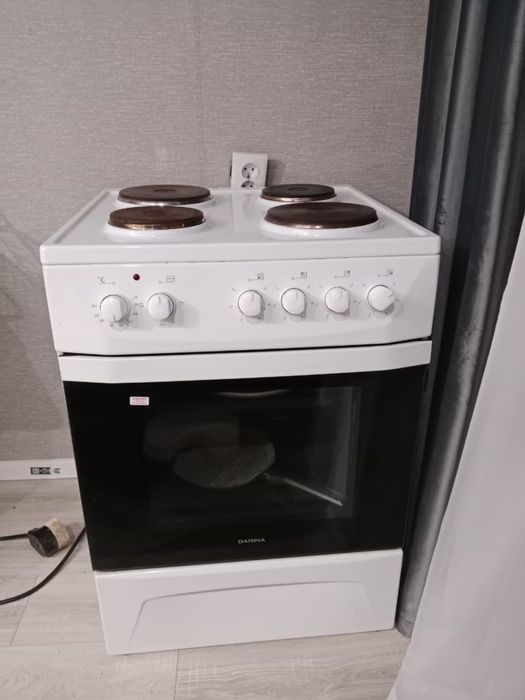 Продам плиту электрическую с духовкой+ в подарок обувница и сушилка