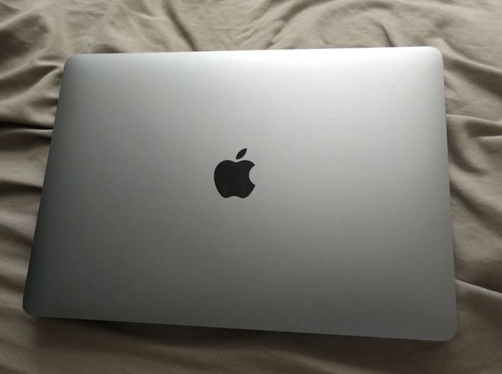 Срочно Macbook Air 2020 m1