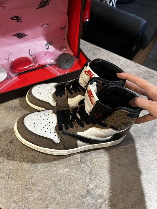 Nike x Travis Scott Air Jordan 1 Обувки