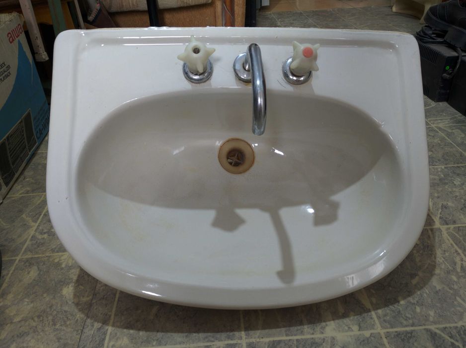 Раковина, умывальник.