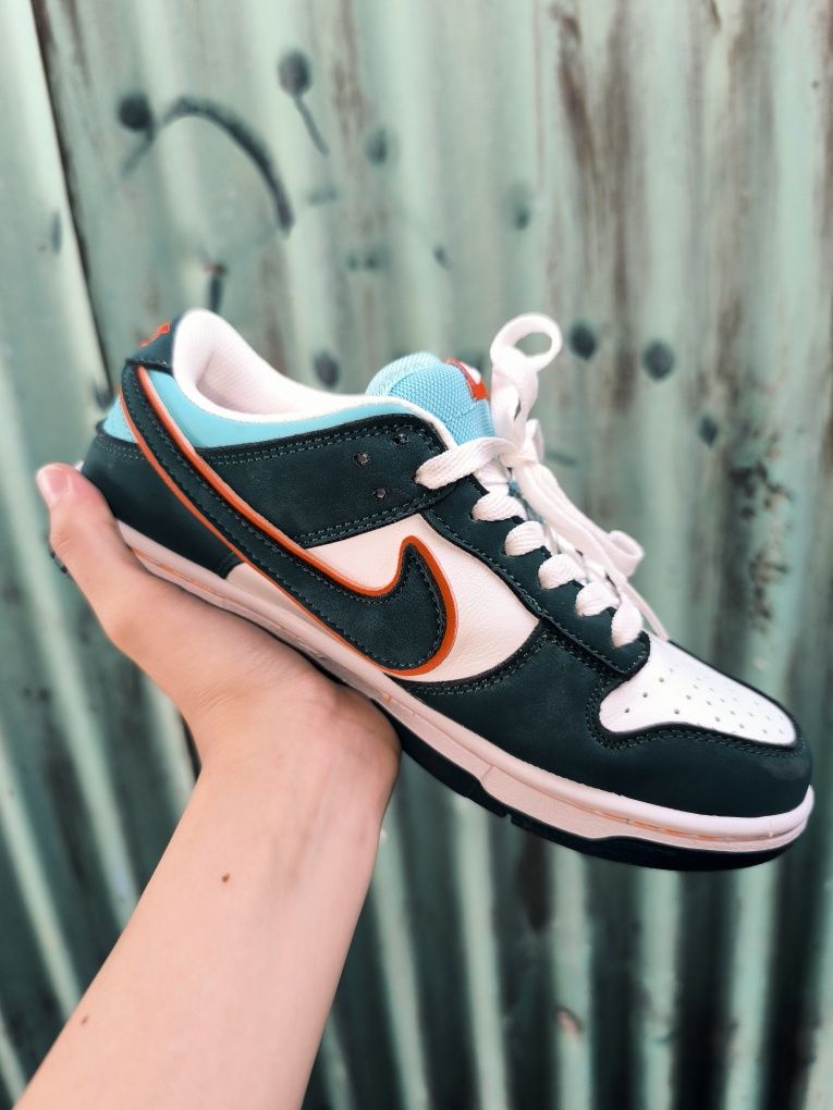 Nike.       Dunk