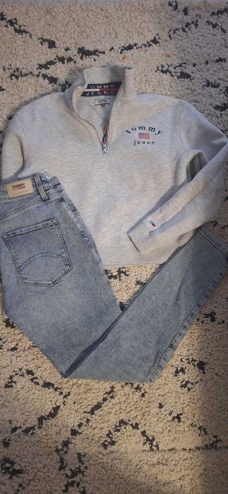 Blugi Tommy jeans si bluză Tommy .