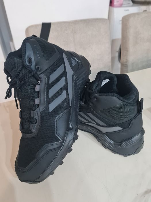 Adidas TRAXION 41 1/2