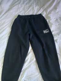 Pantaloni nike stussy