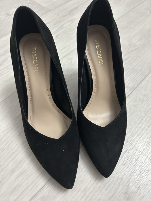 Классические черные туфли