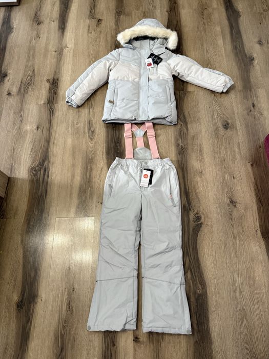 Costum de schi nou cu etichetă