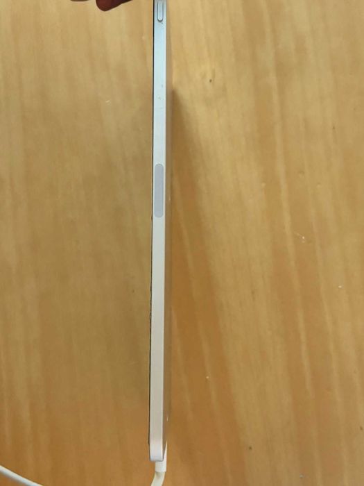 iPad Air 4 с повреден дисплей