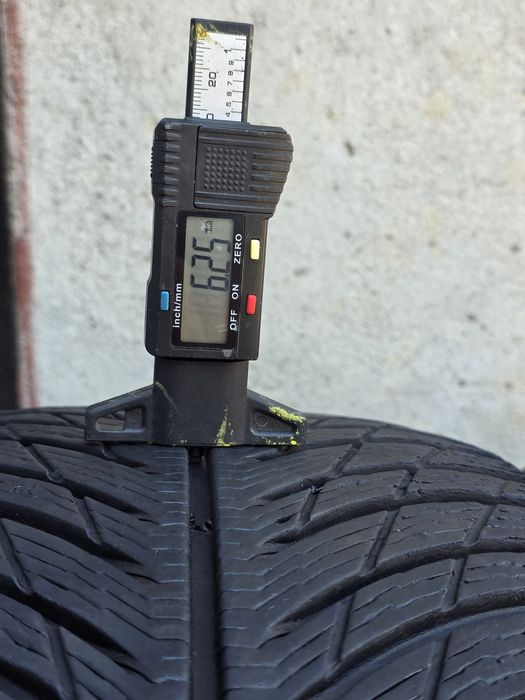 Vând două anvelope de iarna michelin pilot alpin 235 40 19 dot 2922