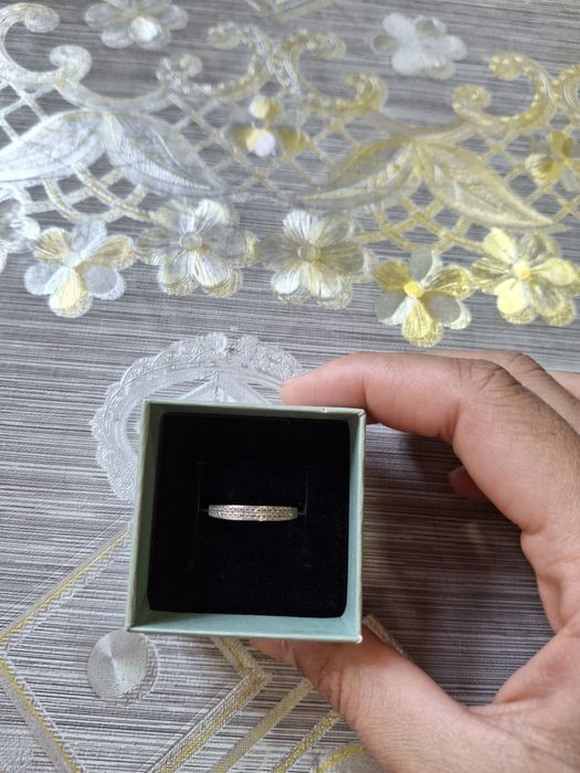 Продам золотое кольцо дорожка с бриллиантами
