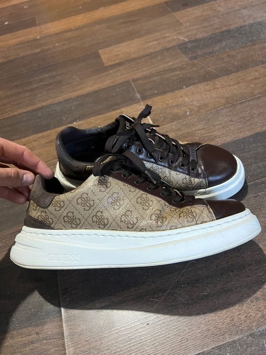Adidasi Guess stare impecabila