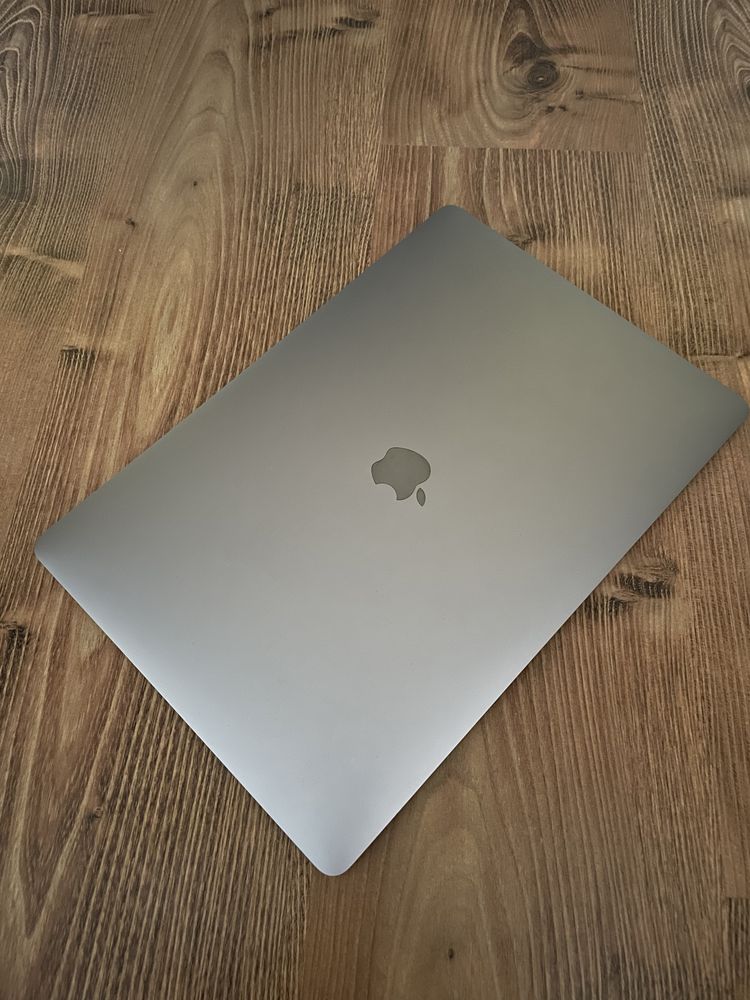 Macbook Pro 15’ , i9 , 16GB RAM, 2021 Touchbar