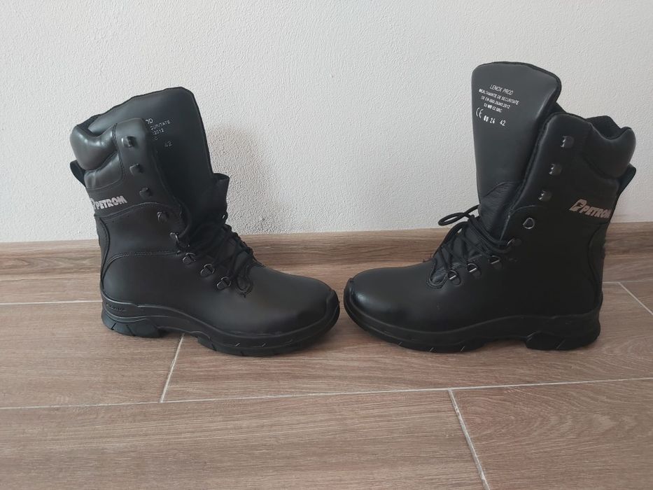 Vând bocanci de lucru