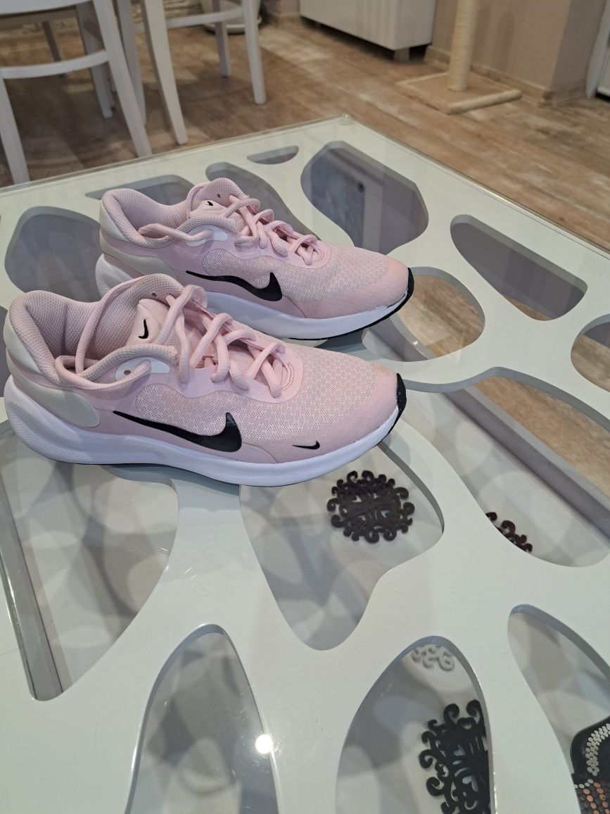 Маратонки Nike !