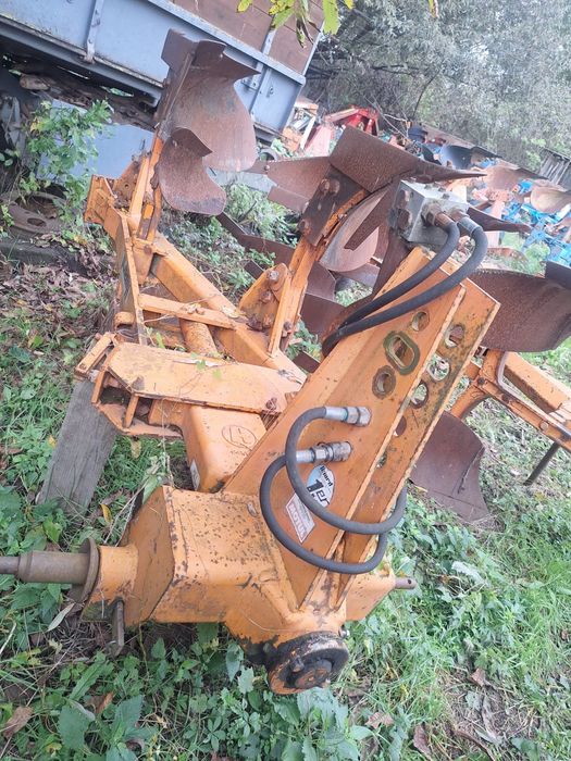 Pluguri Huard TR65T, TR75T cu 2,3,4 brazde