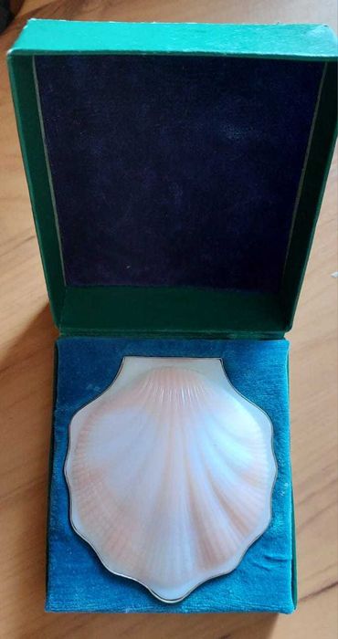 Пудреница Ракушка серебро 875 проба, позолота. Новая. СССР