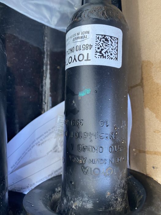 Оригинални предни и задни амортисьори за Toyota Hilux Revo