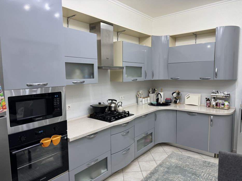 Продам срочно кухонный гарнитур.