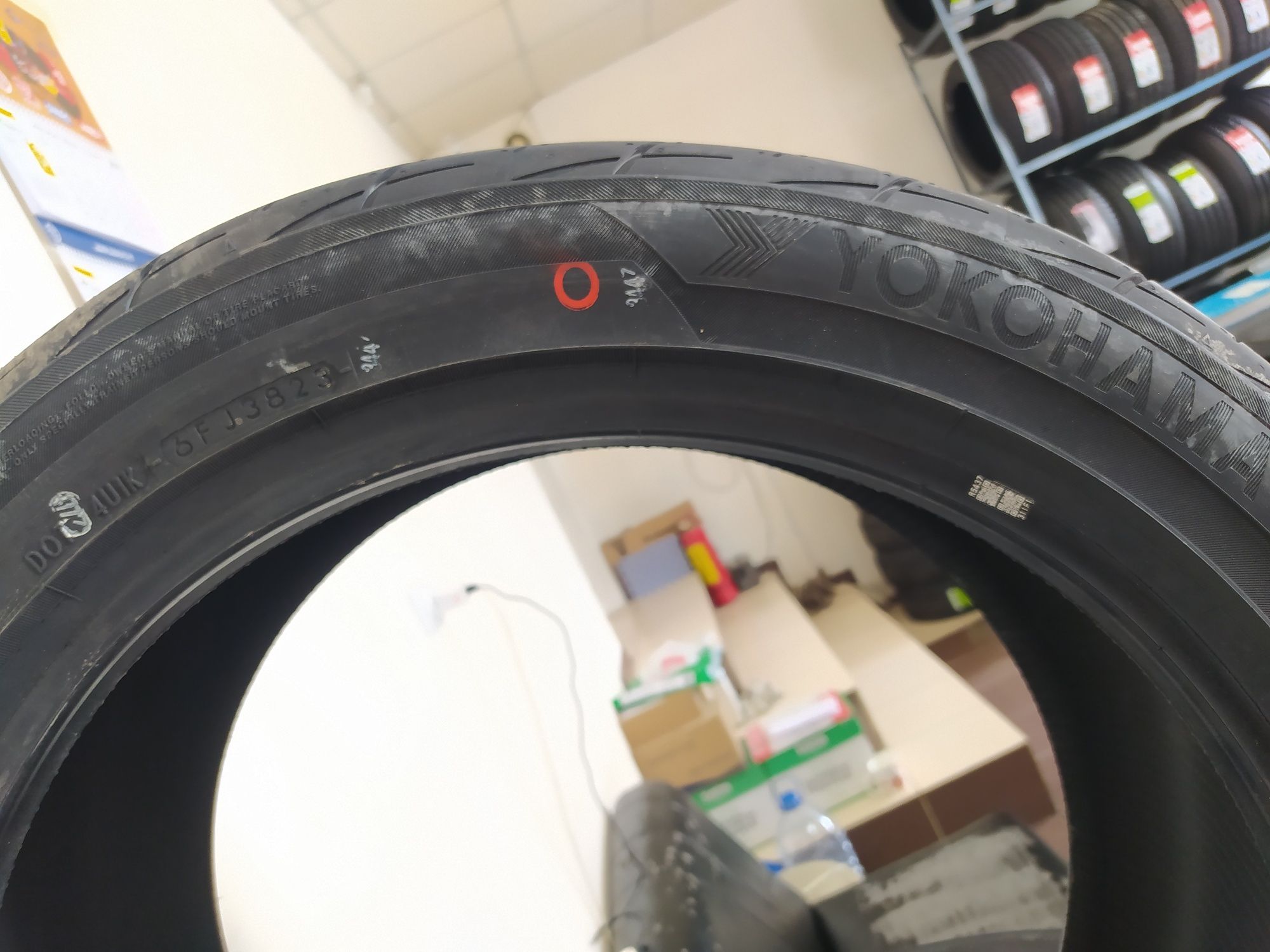 245/45R18 Yokohama V701