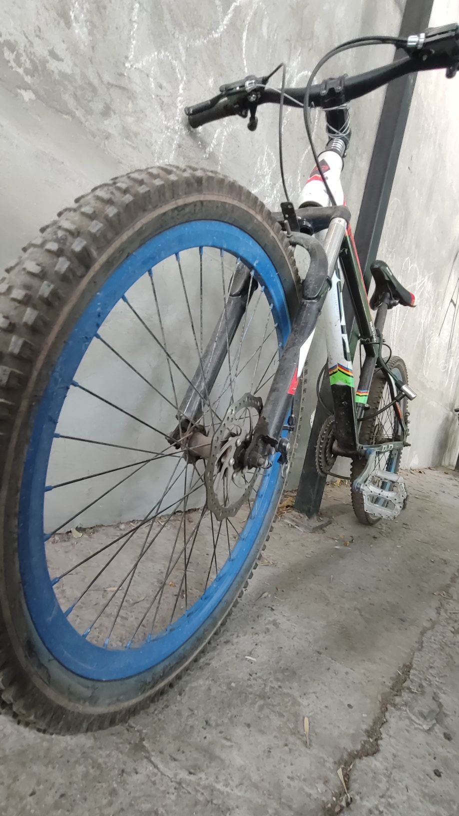Velosiped, hajimi 24, orqa tormoz yoq, qulfi bilan birga beramiz.