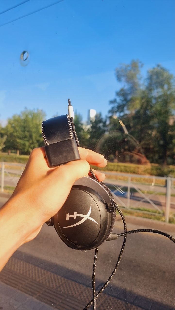 Продам hyperx cloud silver