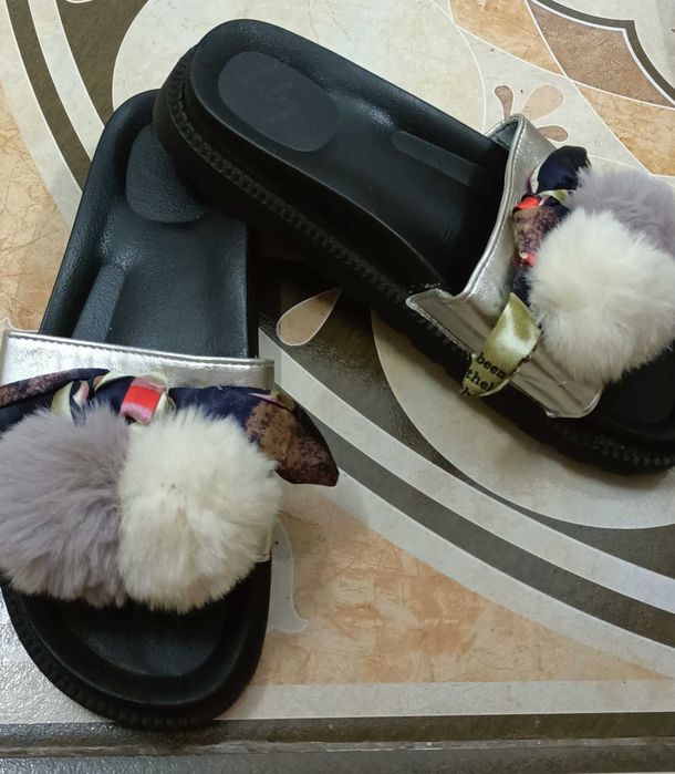 Papuci de dama cu puf