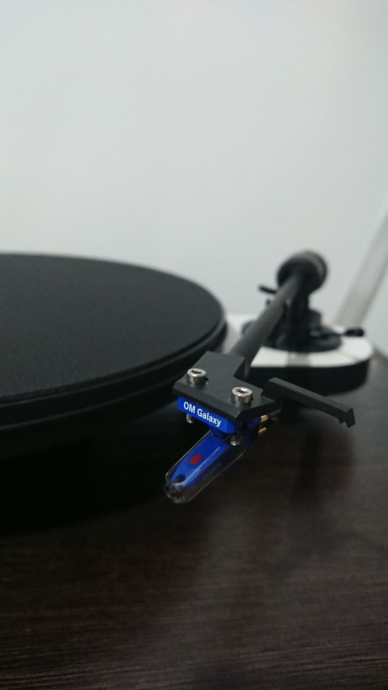 Виниловый проигрыватель Pro-Ject Elemental