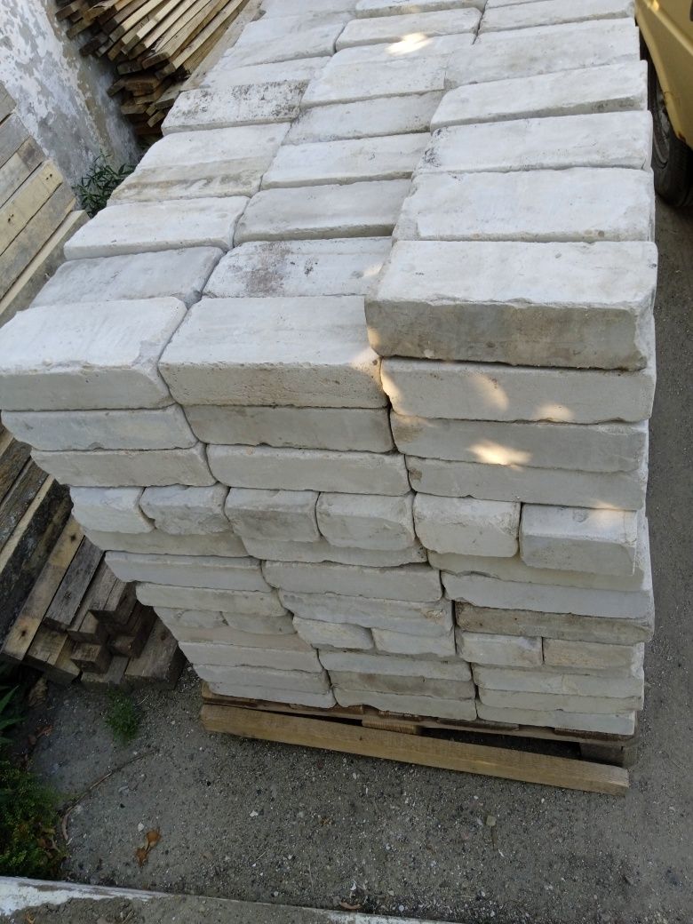 375 шт кирпичи продам кирпич