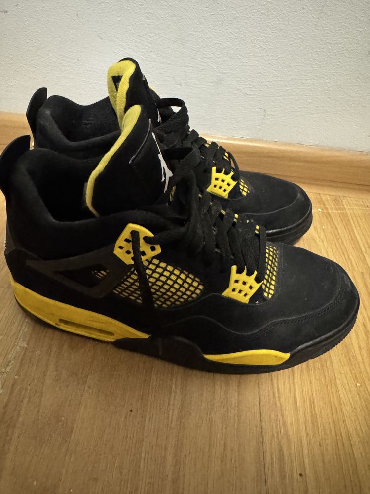 Jordan 4 Thunder