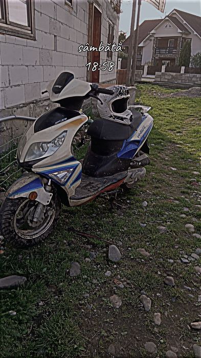 Vând sau schimb scuter