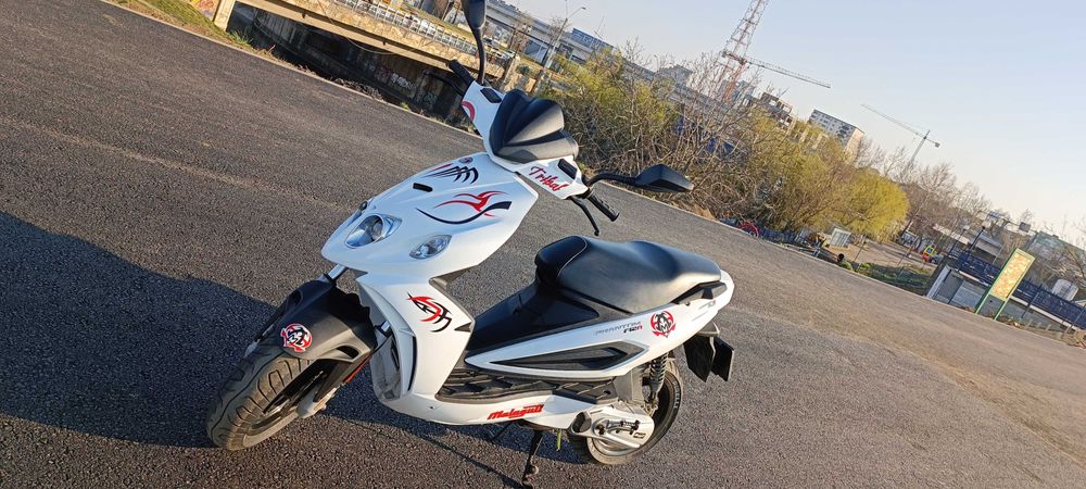 Scuter Malaguti F12R Phantom impecabil ideal Glovo/Bolt/Uber/Livrari