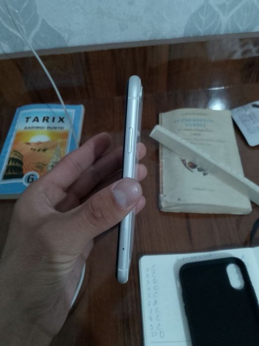 iPhone XR tel yaxshi ozim ishlatib turgan tel
