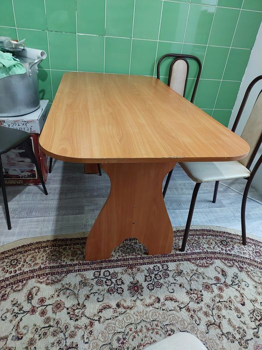 Продам Стол для кухный размер Длина 140.Ширина 70.