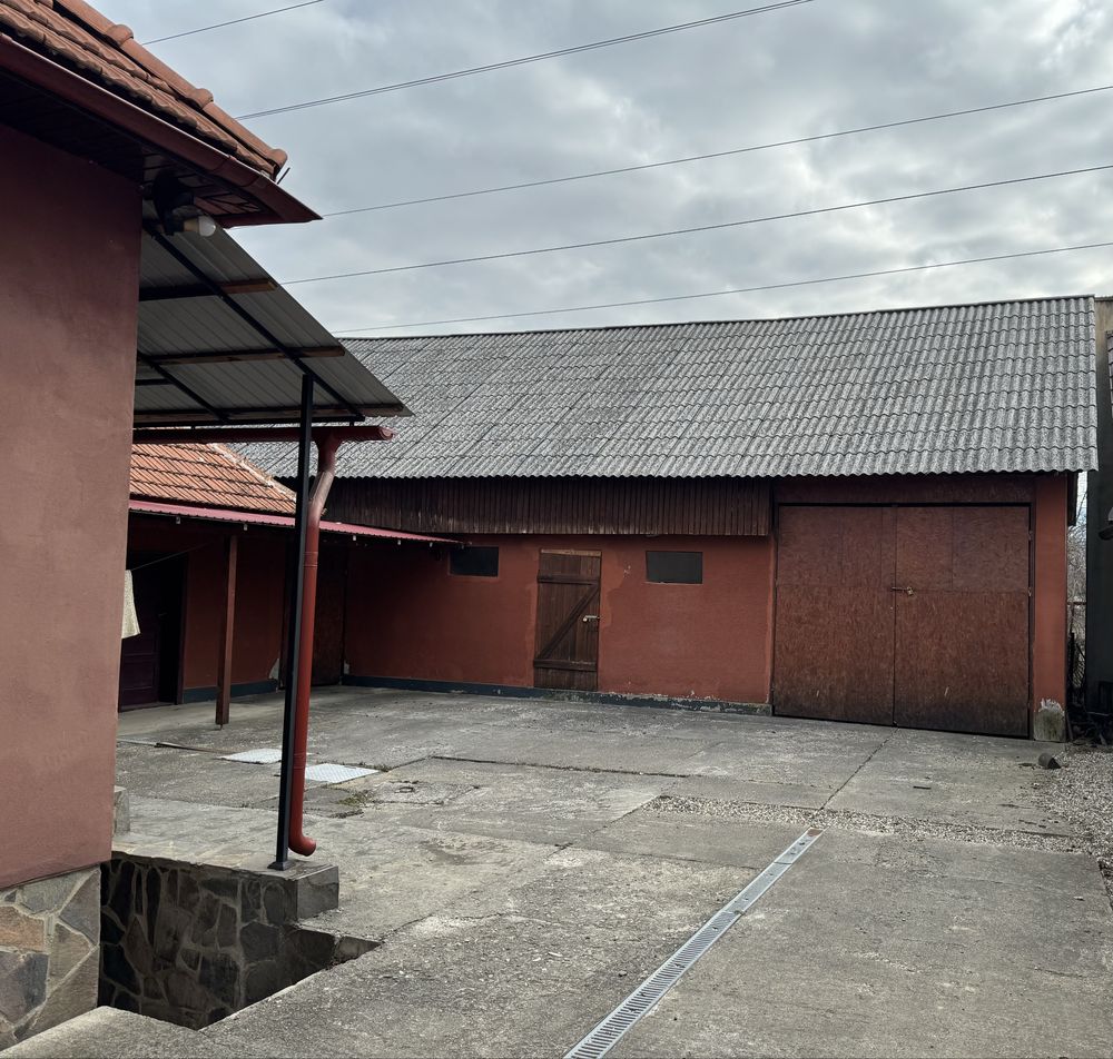 Casă/Teren/Anexe/Garaj