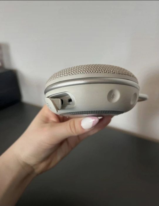 Vând boxă JBL Clip 3