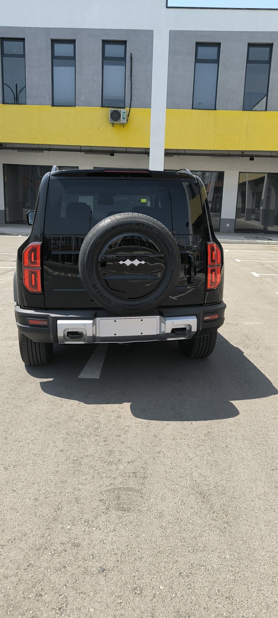 BYD Leopard 5 в наличии 

Ot kuchi: 660 ta
Dvegitl: 1.5 Turb
