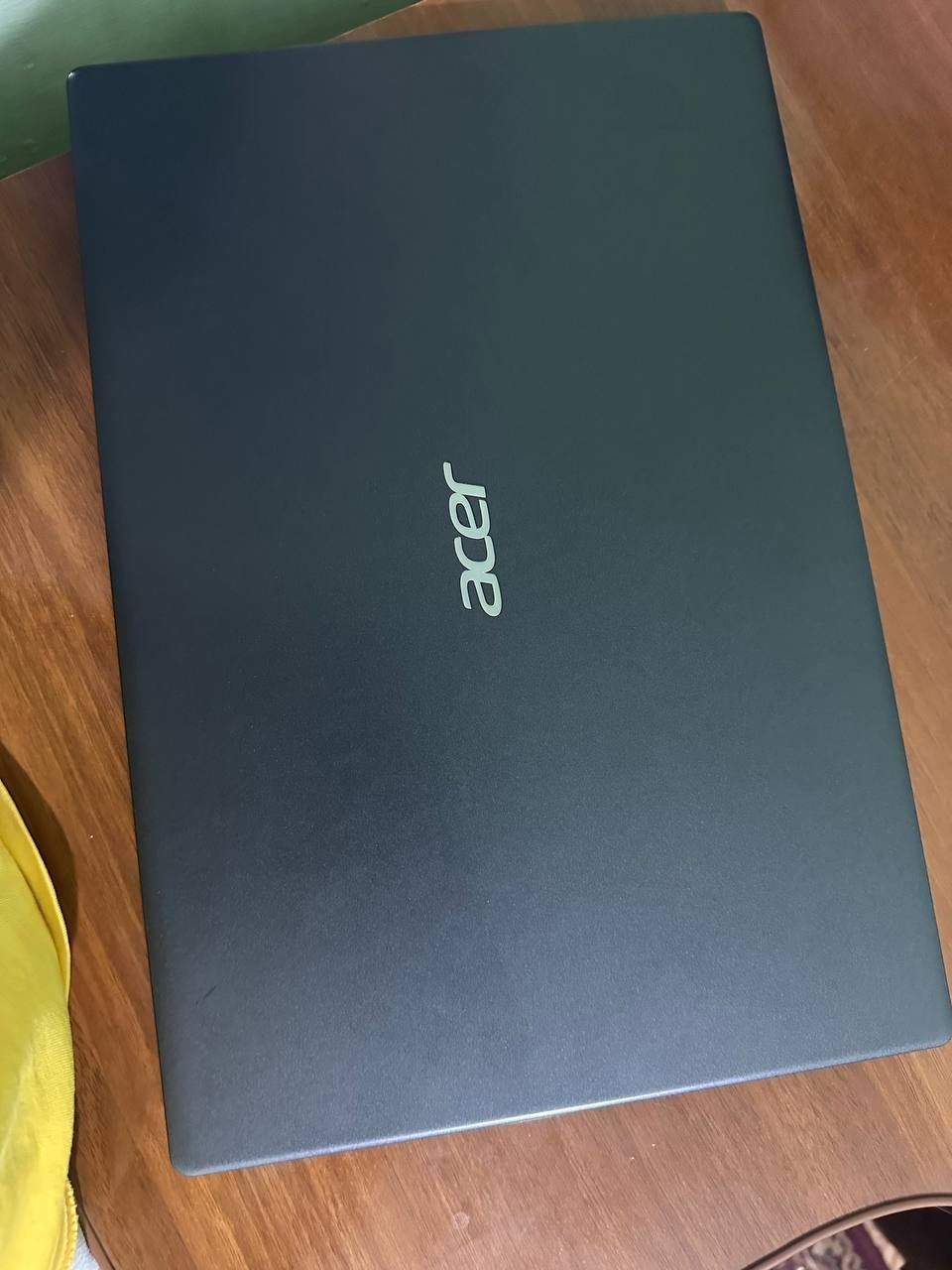 Notebook acer sotiladi