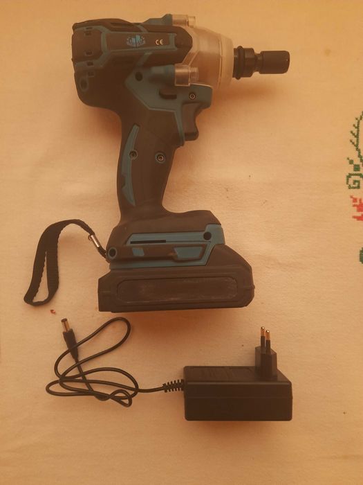 Masina de infiletat cu impact