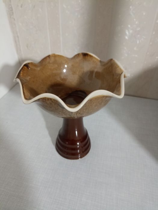 Продам керамическую вазу