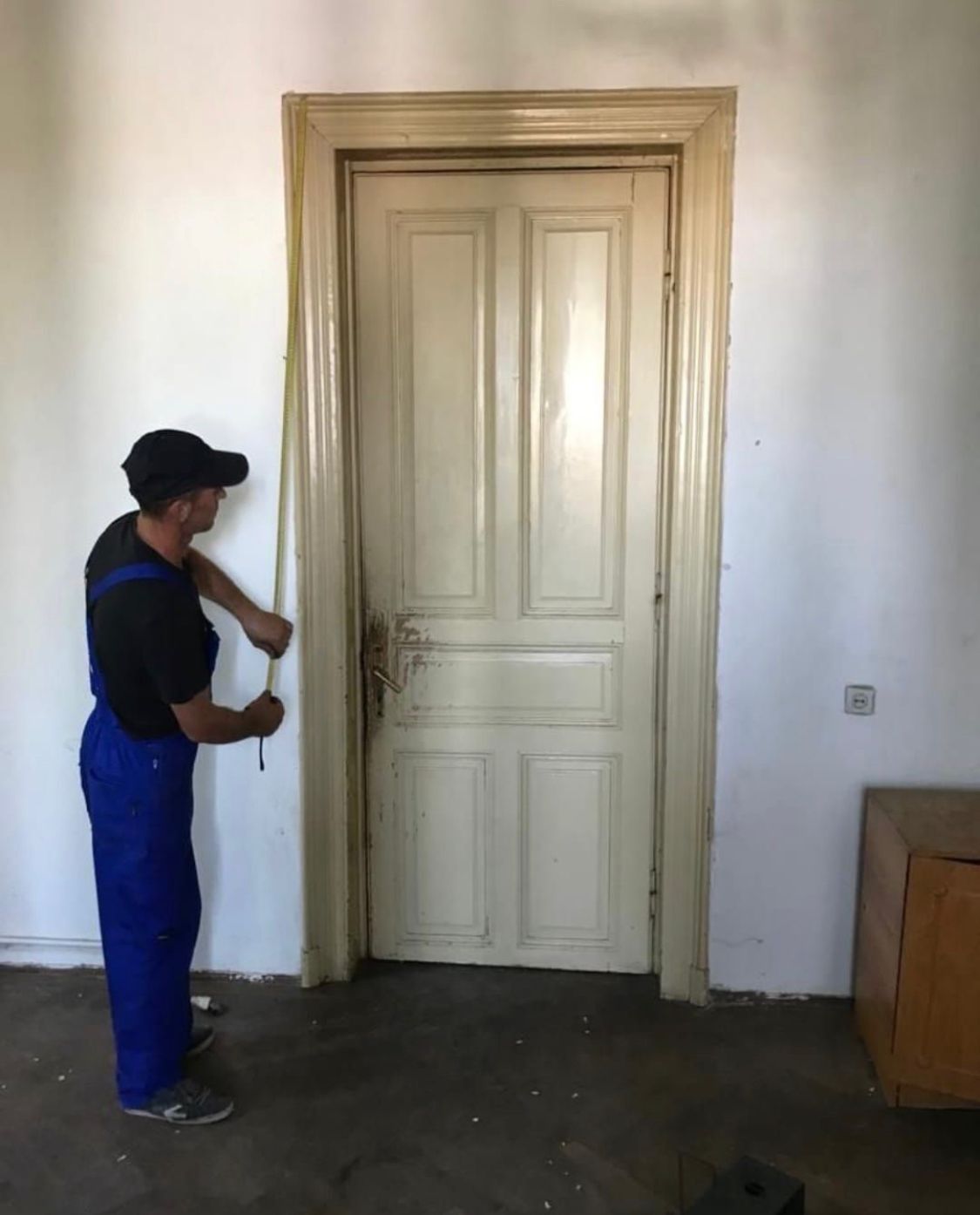 Usi din lemn masiv