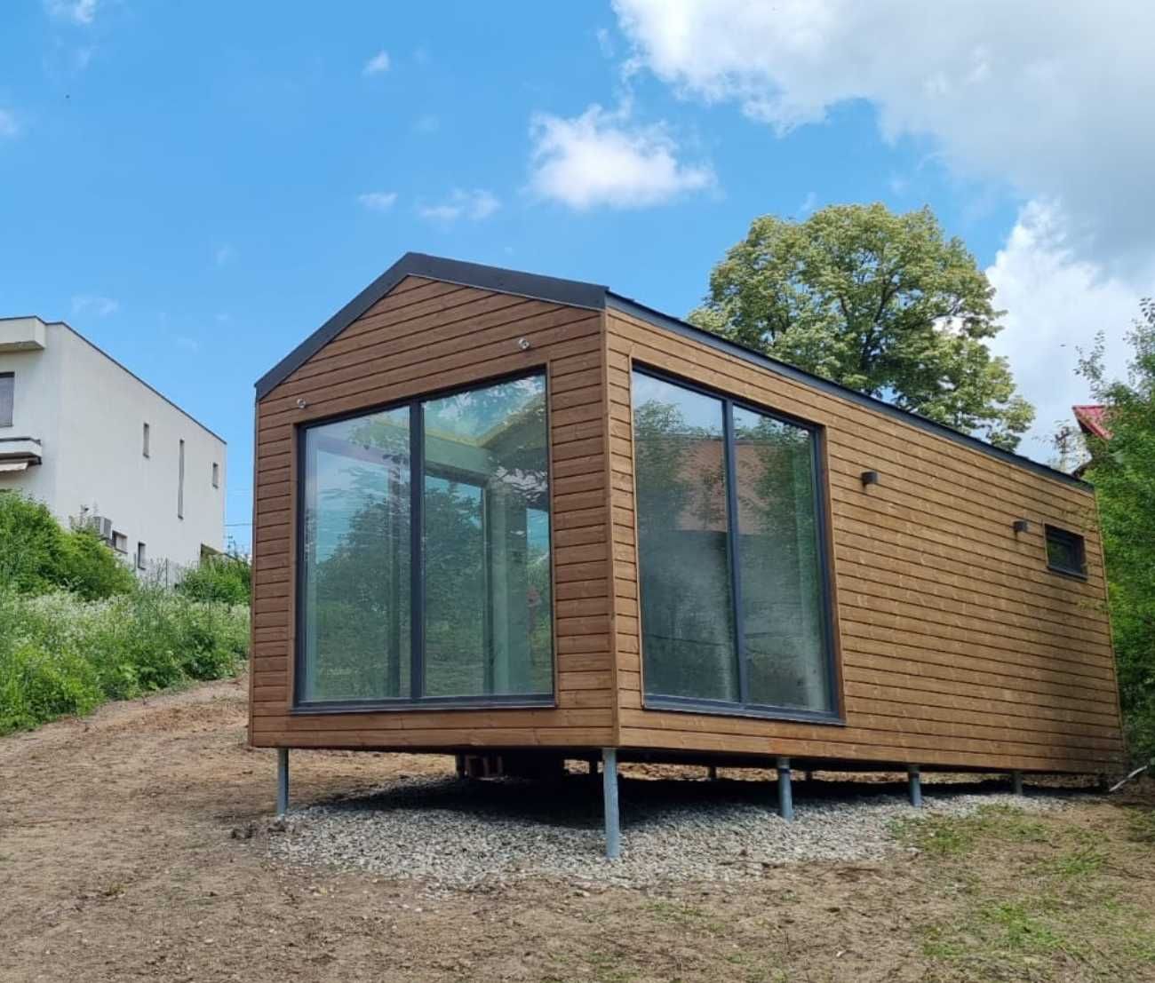 Case moderne pe structura metalica, cabane rustice tip A