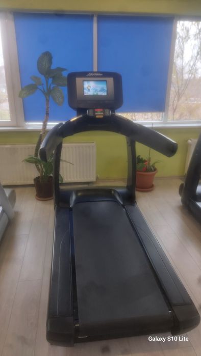 Vand banda de alergat Lifefitness