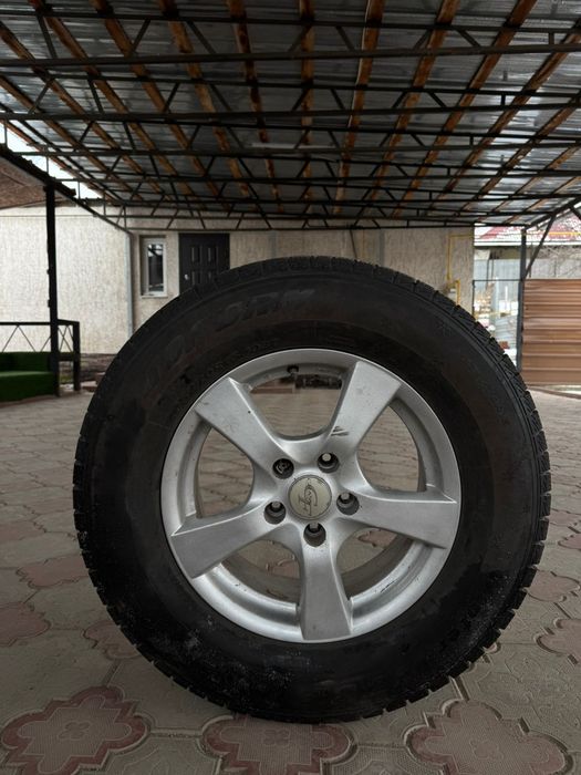 диски с шинами зимние  (Сузуки гранд витара)