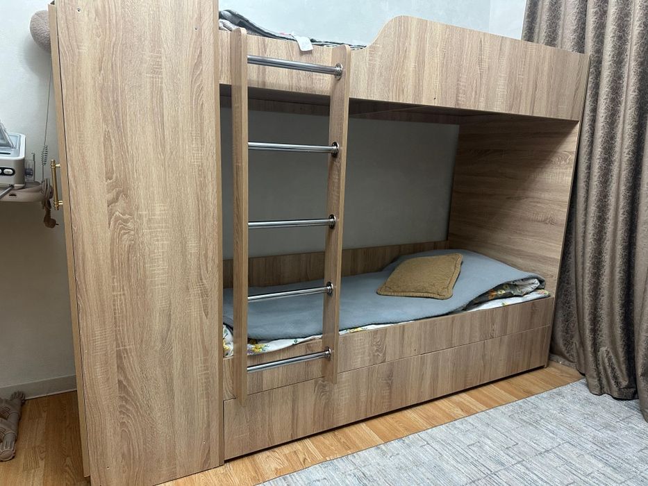 Двухэтажный кровать