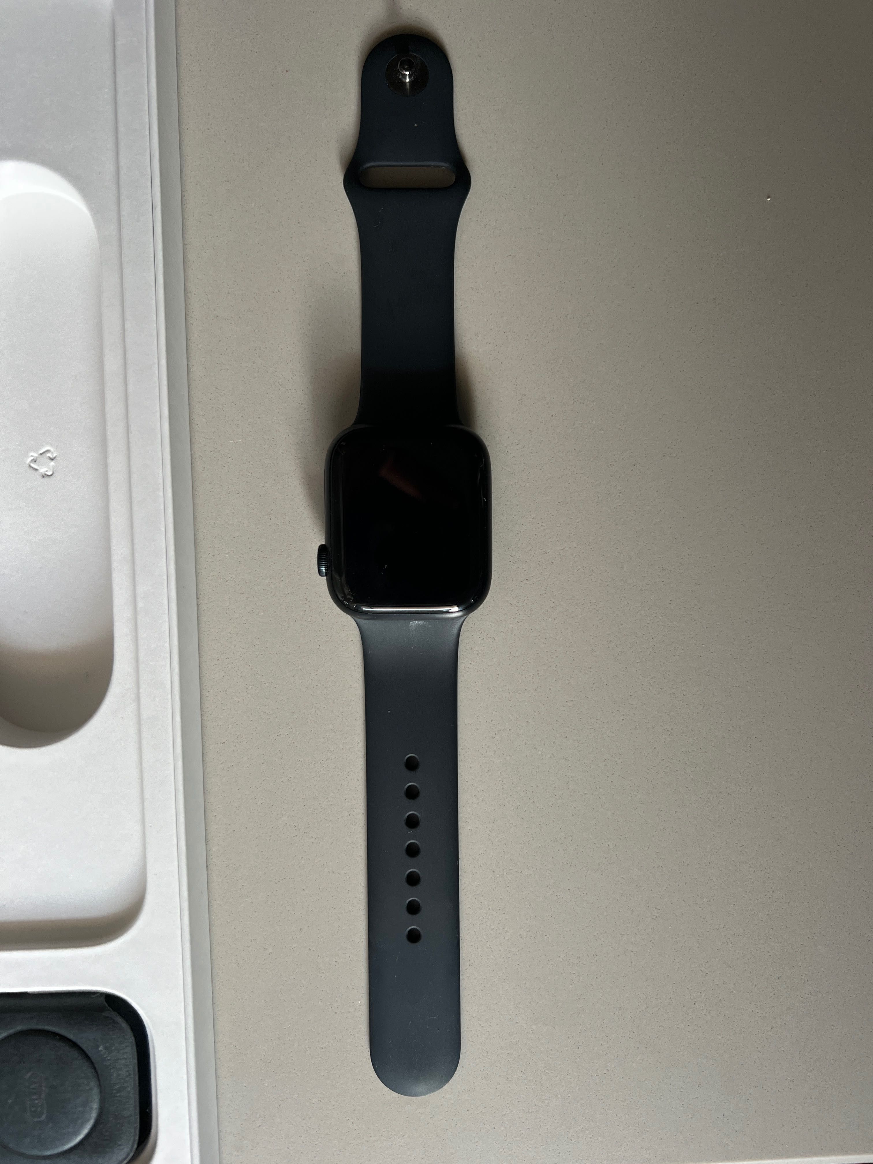 Apple Watch 8 45mm - Midnight Aluminium case, midnight sport band