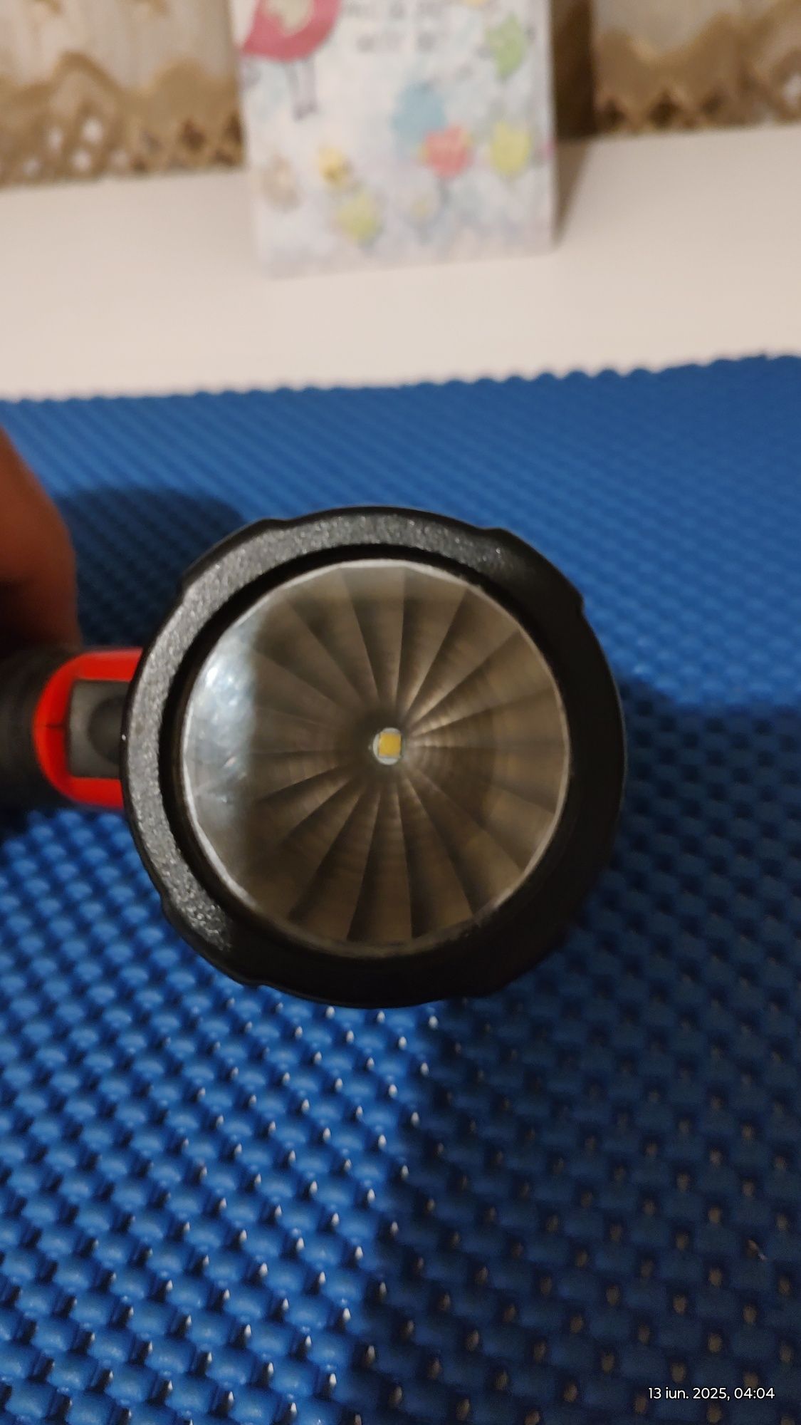 Vând lanterna lampa milwaukee m18 cu acumulator 2.0ah