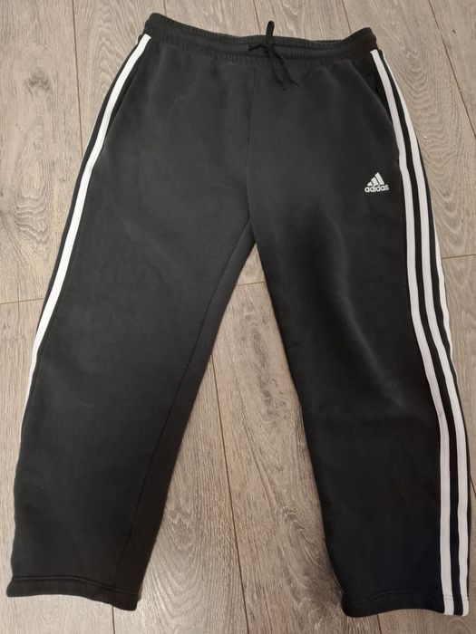 Vând pantaloni trening adidas
