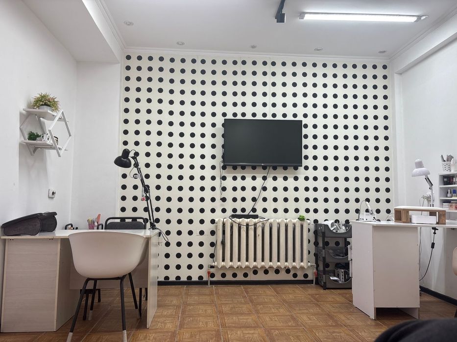 Срочно продам маникюр столик