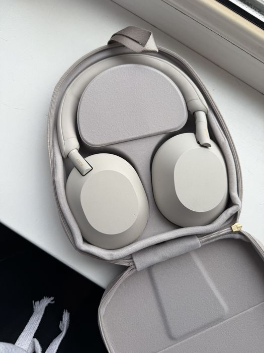 Sony WH-1000XM5 белые