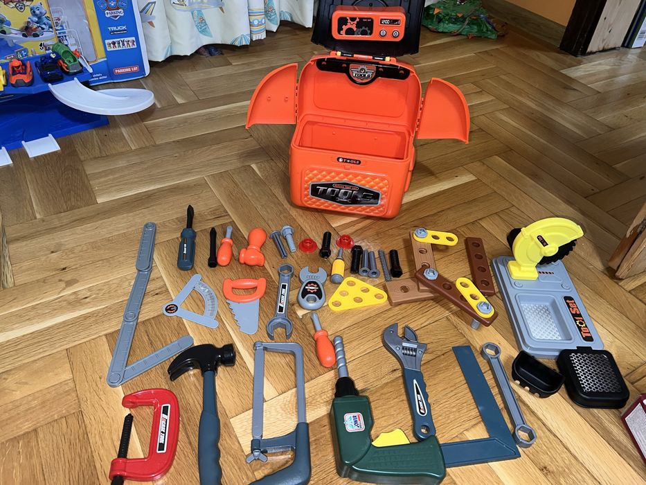 Куфар работилница с инструменти